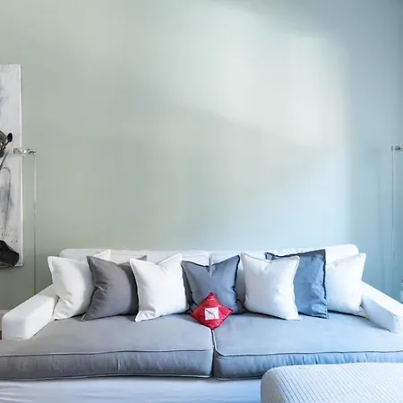 Apartment Plum Guide - Spoons